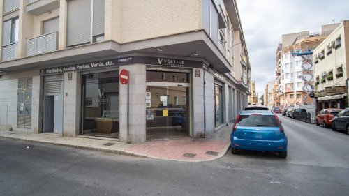 Local comercial en Petrer. Zona Av. de Madrid