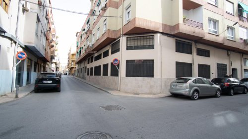 Local comercial en Elda. Zona Avenida de chapí