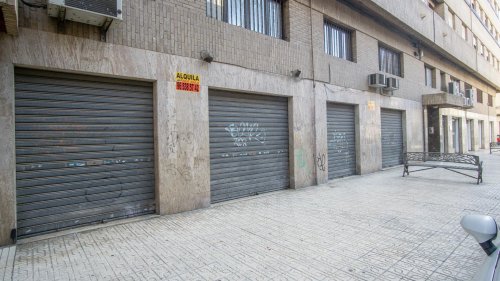Local comercial en Elda. Zona Jardín de la música