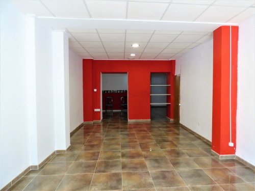 Local comercial en Elda. Zona Av. reina victoria