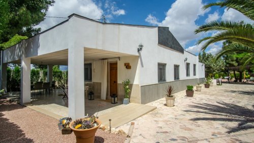 Casa de campo en Elda. Zona Avenida de ronda