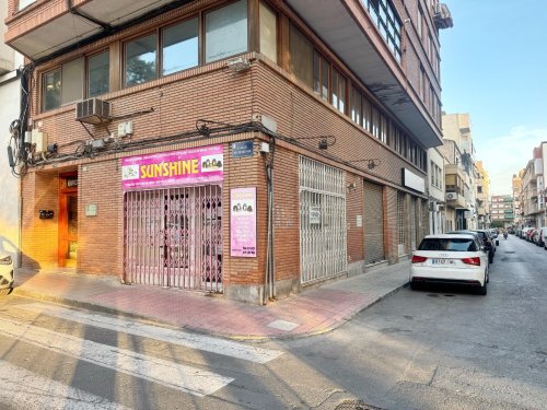 Local comercial en Elda. Zona Plaza Castelar - Mercado Central