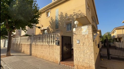 Bungalow en Elda. Zona Club de Campo