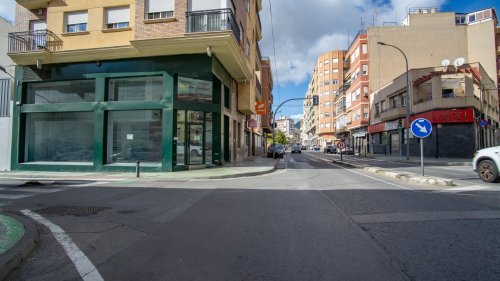 Local comercial en Elda. Zona Avenida de chapí