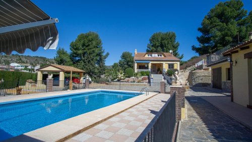 Chalet en Petrer. Zona Rural - Campo