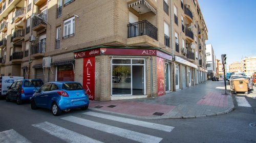 Local comercial en Petrer. Zona Campet - La frontera