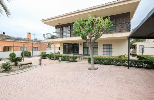Chalet en Elda. Zona Peter rives