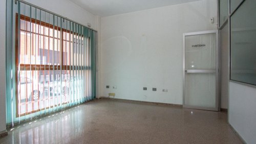 Local comercial en Elda. Zona Av. reina victoria